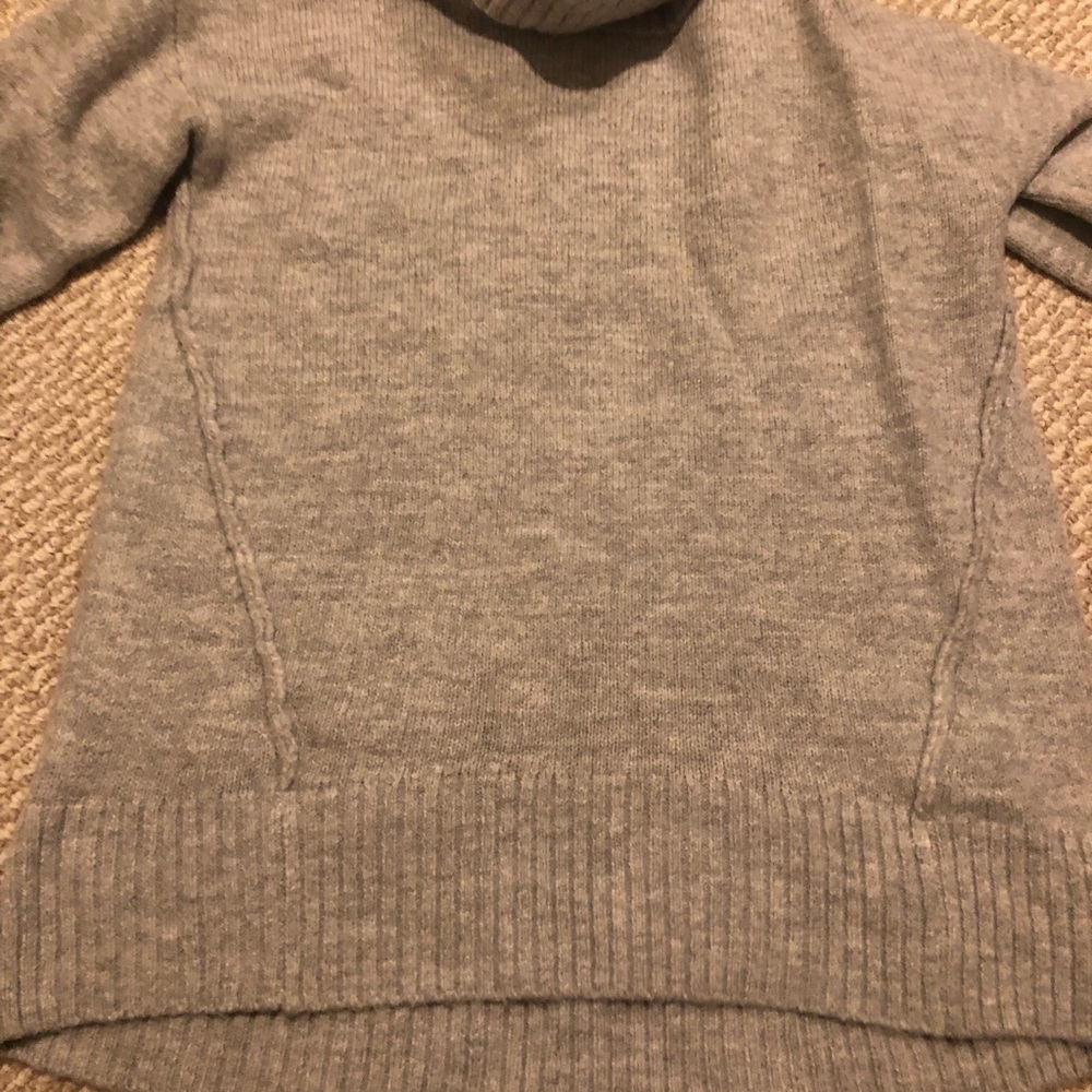 Gray gap sweater - Picture 2 of 5